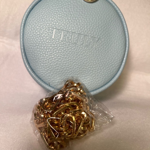 Small Truly purse with gold Chain - Picture 4 of 4